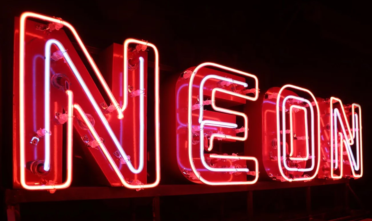 Desain Neon Box Spektakuler: Sulap Acara Spesial Menjadi Tak Terlupakan