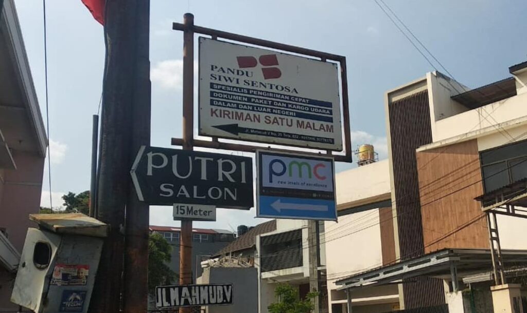 Papan Reklame Kecil: Promosi Efektif dengan Budget Terbatas!